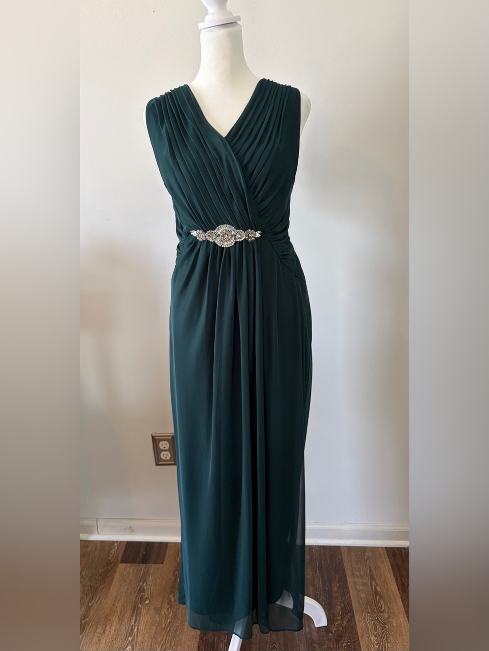Alex Evenings Emerald Green Sleeveless Gown with Jeweled Waist